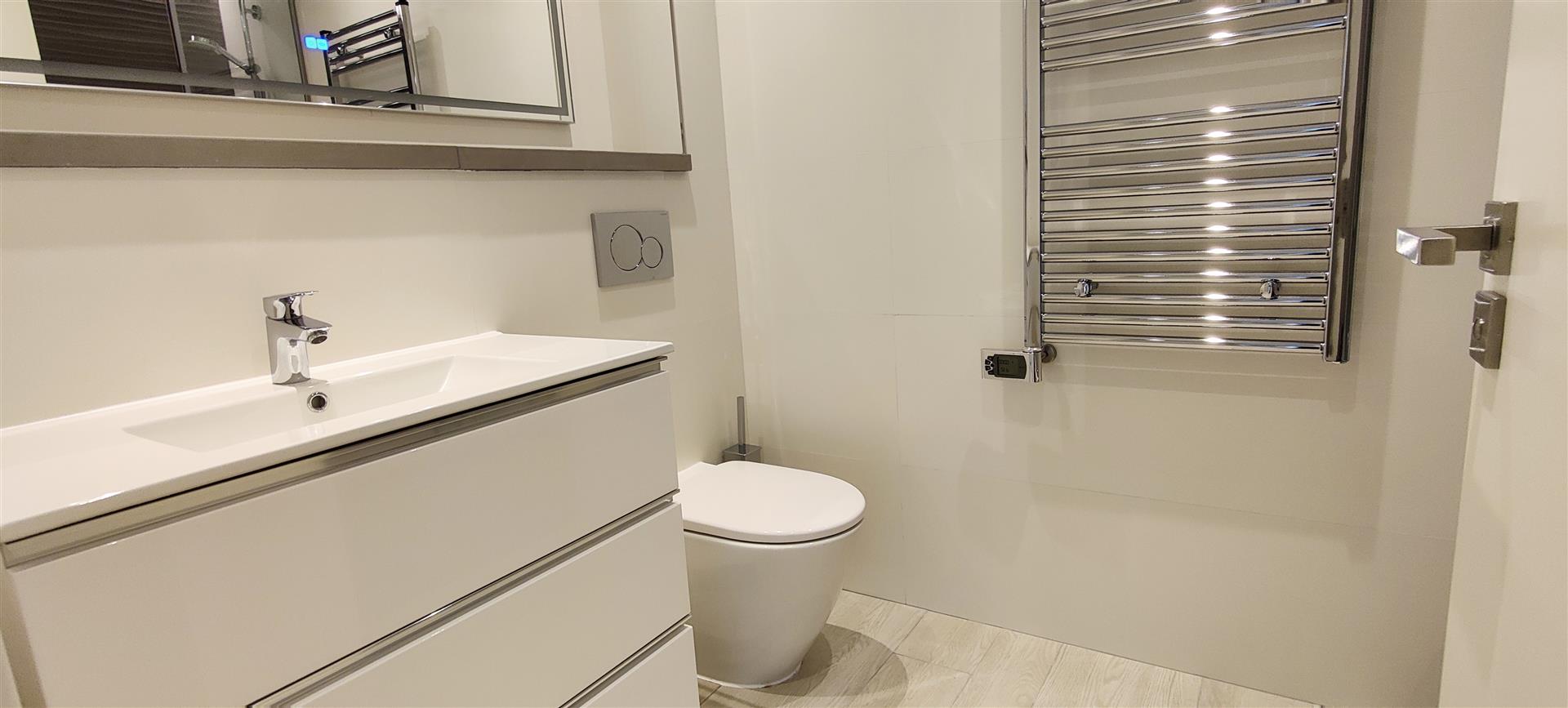 Image of Apartment - 2 Bedrooms - 2 Bathrooms for Sale in Marina Club-Gibraltar, Image 10